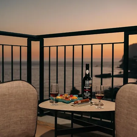 Infinity Pool & Amazing Sunset Ocean View Apartment