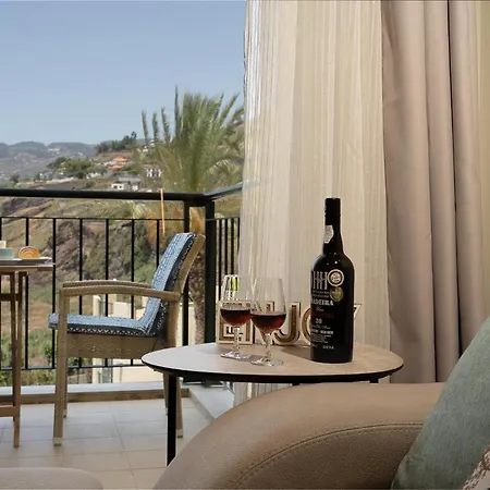 Infinity Pool & Amazing Sunset Ocean View Funchal (Madeira)