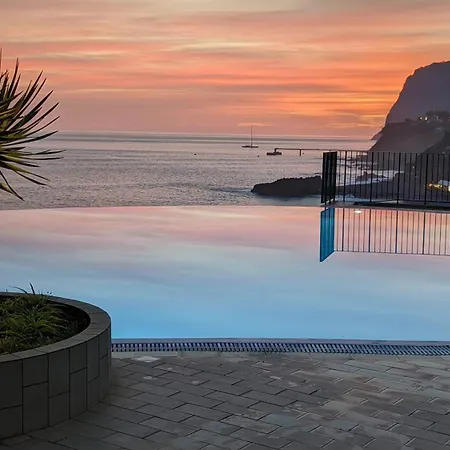 Infinity Pool & Amazing Sunset Ocean View