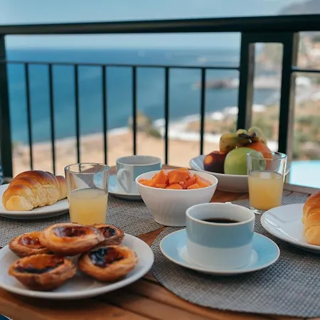 Infinity Pool & Amazing Sunset Ocean View Funchal (Madeira)