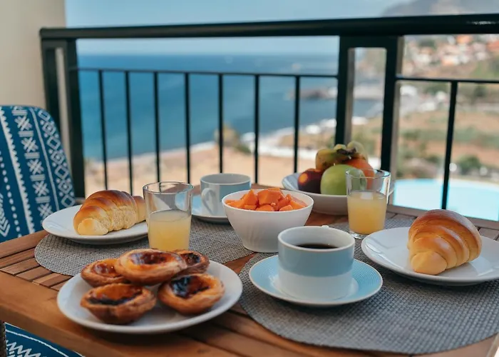 Infinity Pool & Amazing Sunset Ocean View Funchal (Madeira)