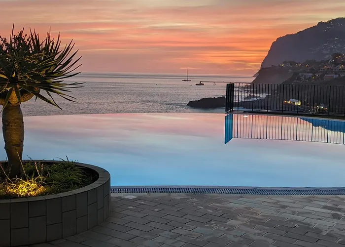 Infinity Pool & Amazing Sunset Ocean View